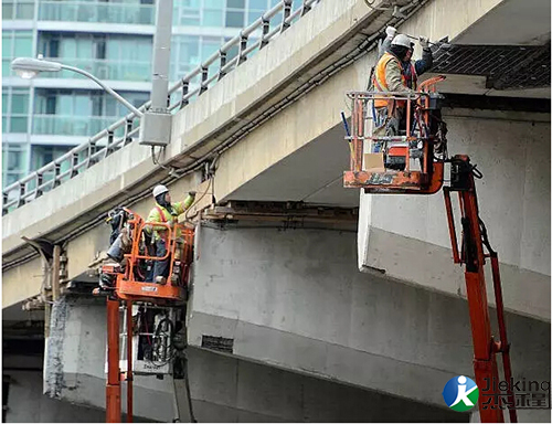 直臂式高空作業平臺應用于廣州市橋梁“微改造”工程